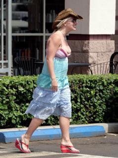 Britney Spears feet photo thumbnail