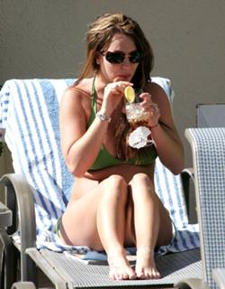 Britney Spears feet photo thumbnail