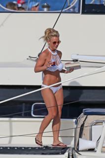 Britney Spears feet photo thumbnail