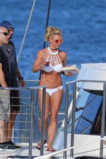 Britney Spears feet photo thumbnail