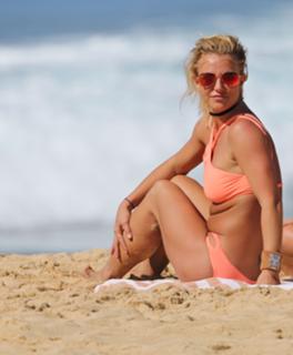 Britney Spears feet photo thumbnail