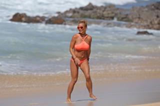 Britney Spears feet photo thumbnail