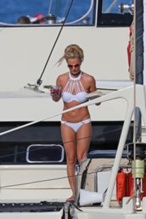 Britney Spears feet photo thumbnail