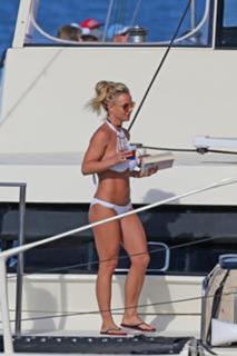 Britney Spears feet photo thumbnail