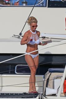 Britney Spears feet photo thumbnail