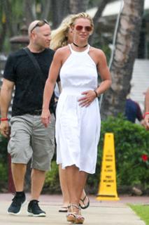 Britney Spears feet photo thumbnail