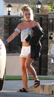 Britney Spears feet photo thumbnail
