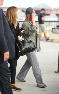 Britney Spears feet photo thumbnail
