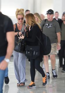 Britney Spears feet photo thumbnail