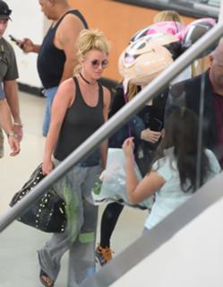 Britney Spears feet photo thumbnail