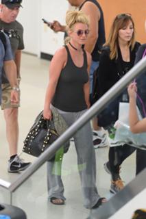 Britney Spears feet photo thumbnail