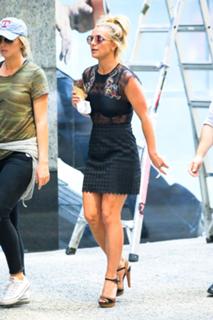 Britney Spears feet photo thumbnail