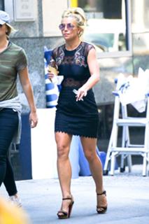 Britney Spears feet photo thumbnail