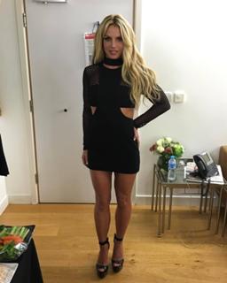 Britney Spears feet photo thumbnail