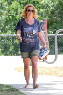Britney Spears feet photo thumbnail