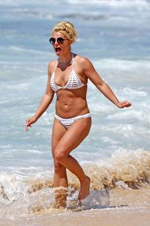 Britney Spears feet photo thumbnail