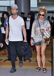 Britney Spears feet photo thumbnail