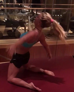 Britney Spears feet photo thumbnail