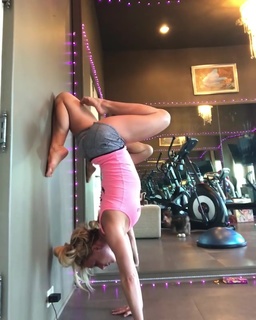Britney Spears feet photo thumbnail