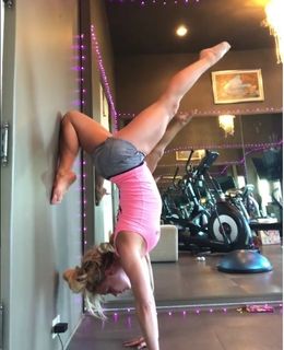 Britney Spears feet photo thumbnail