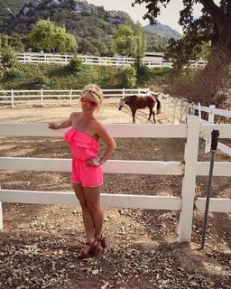 Britney Spears feet photo thumbnail