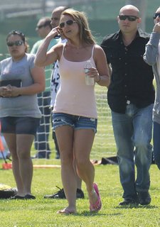 Britney Spears feet photo thumbnail