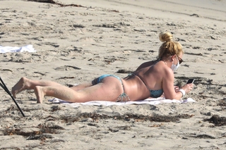 Britney Spears feet photo thumbnail
