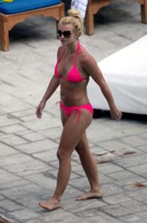 Britney Spears feet photo thumbnail