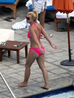 Britney Spears feet photo thumbnail