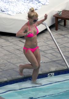 Britney Spears feet photo thumbnail