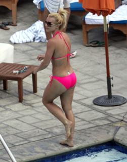 Britney Spears feet photo thumbnail