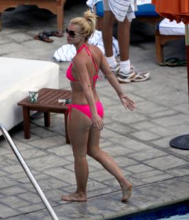 Britney Spears feet photo thumbnail