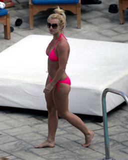 Britney Spears feet photo thumbnail