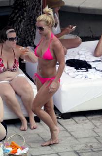 Britney Spears feet photo thumbnail