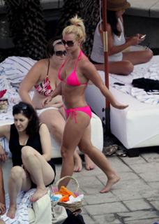 Britney Spears feet photo thumbnail