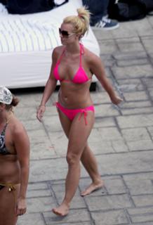 Britney Spears feet photo thumbnail