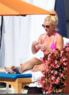 Britney Spears feet photo thumbnail