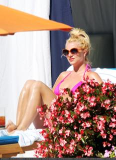 Britney Spears feet photo thumbnail