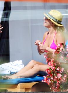 Britney Spears feet photo thumbnail