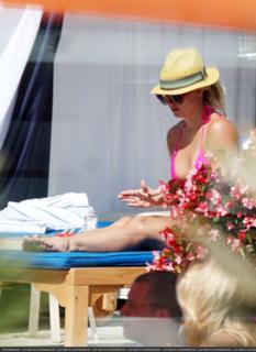 Britney Spears feet photo thumbnail