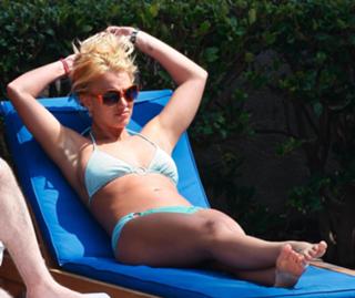Britney Spears feet photo thumbnail
