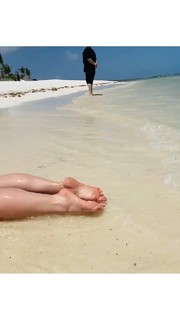 Britney Spears feet photo thumbnail