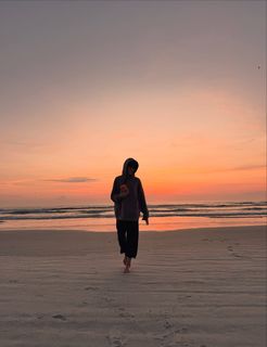 Britt Baker feet photo thumbnail