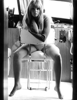 Britt Ekland feet photo thumbnail