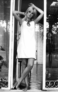 Britt Ekland feet photo thumbnail