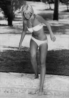 Britt Ekland feet photo thumbnail