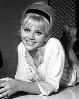 Britt Ekland feet photo thumbnail