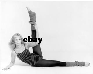 Britt Ekland feet photo thumbnail