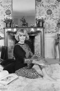Britt Ekland feet photo thumbnail