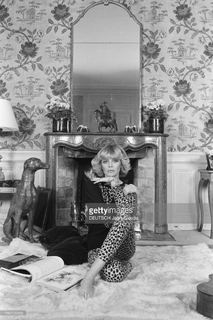 Britt Ekland feet photo thumbnail